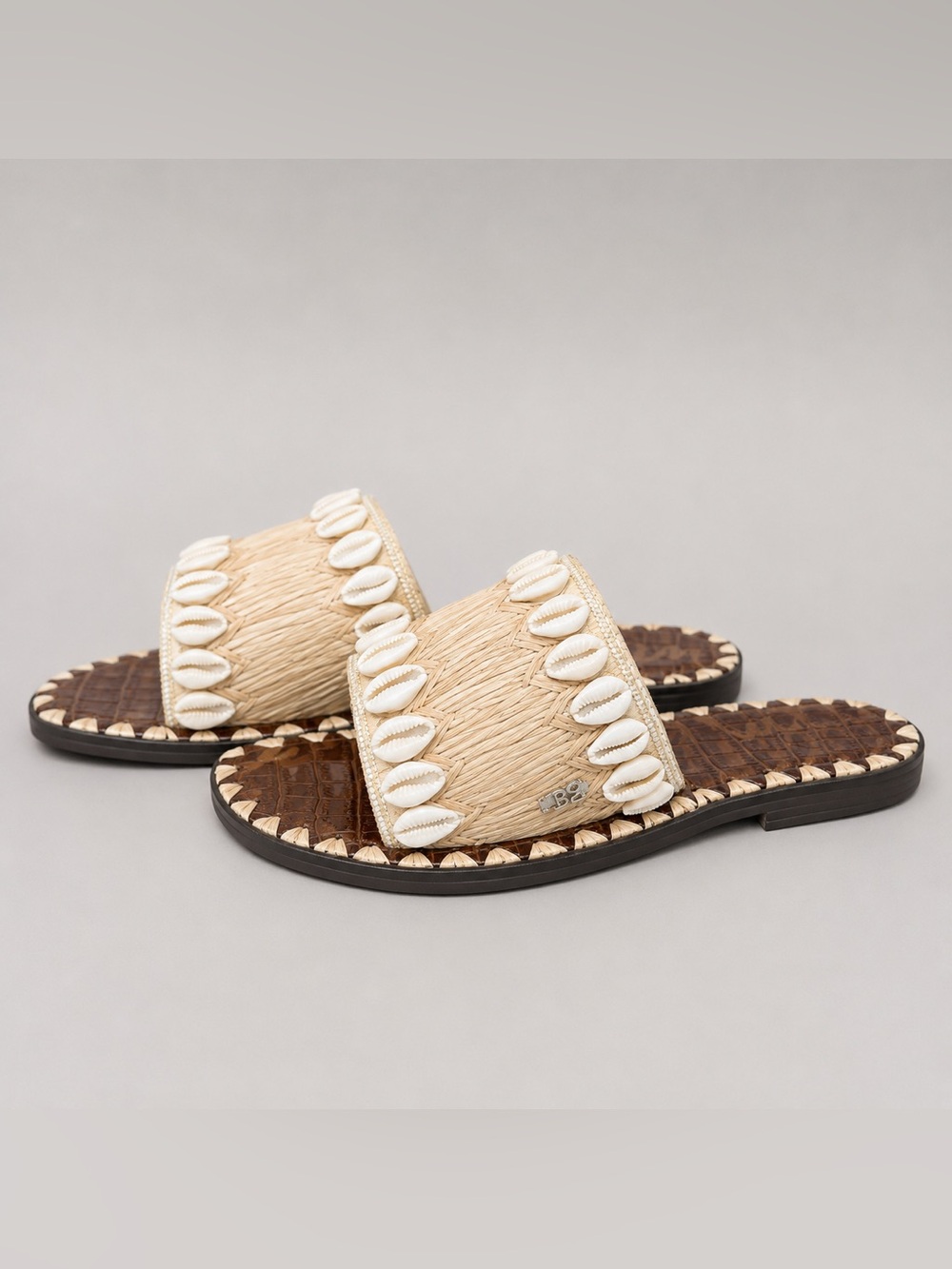 Sam Edelman Gale Shell-Embellished Slide Sandals - Picture 4 of 8